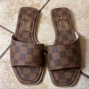 Brown checkered sandals